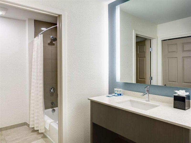 Hyatt House Boston Waltham Hotel Exterior photo
