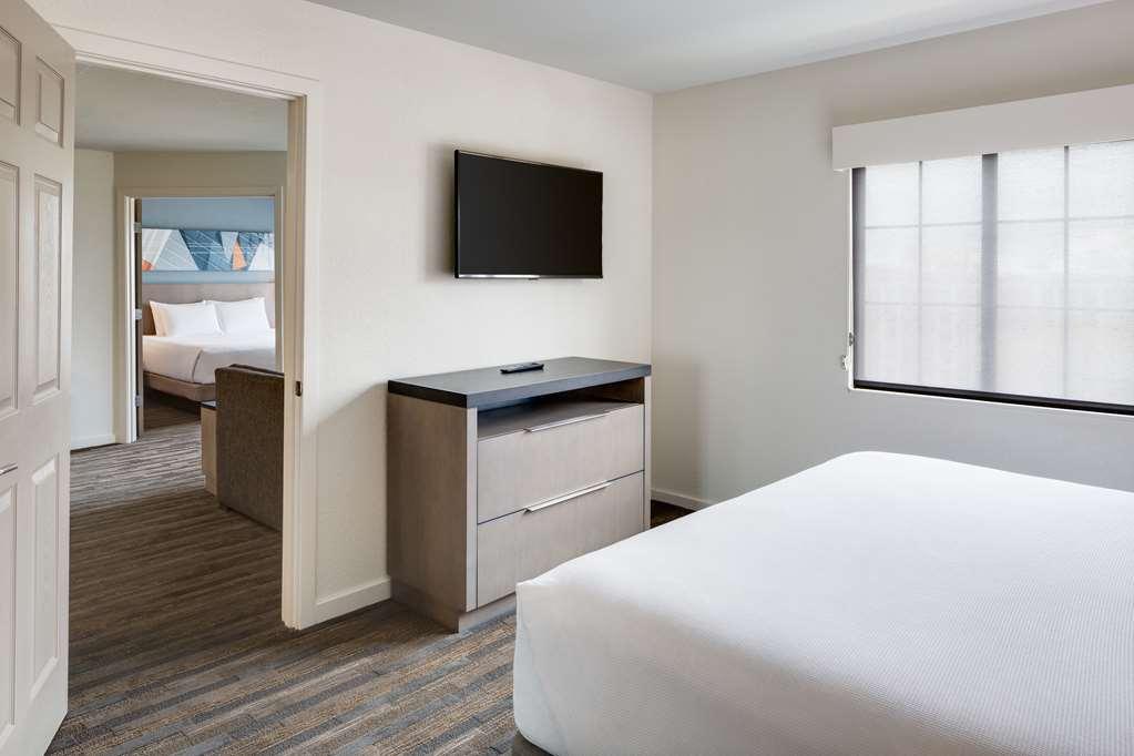 Hyatt House Boston Waltham Hotel Room photo