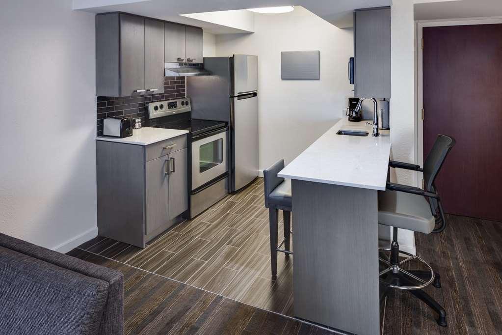 Hyatt House Boston Waltham Hotel Room photo